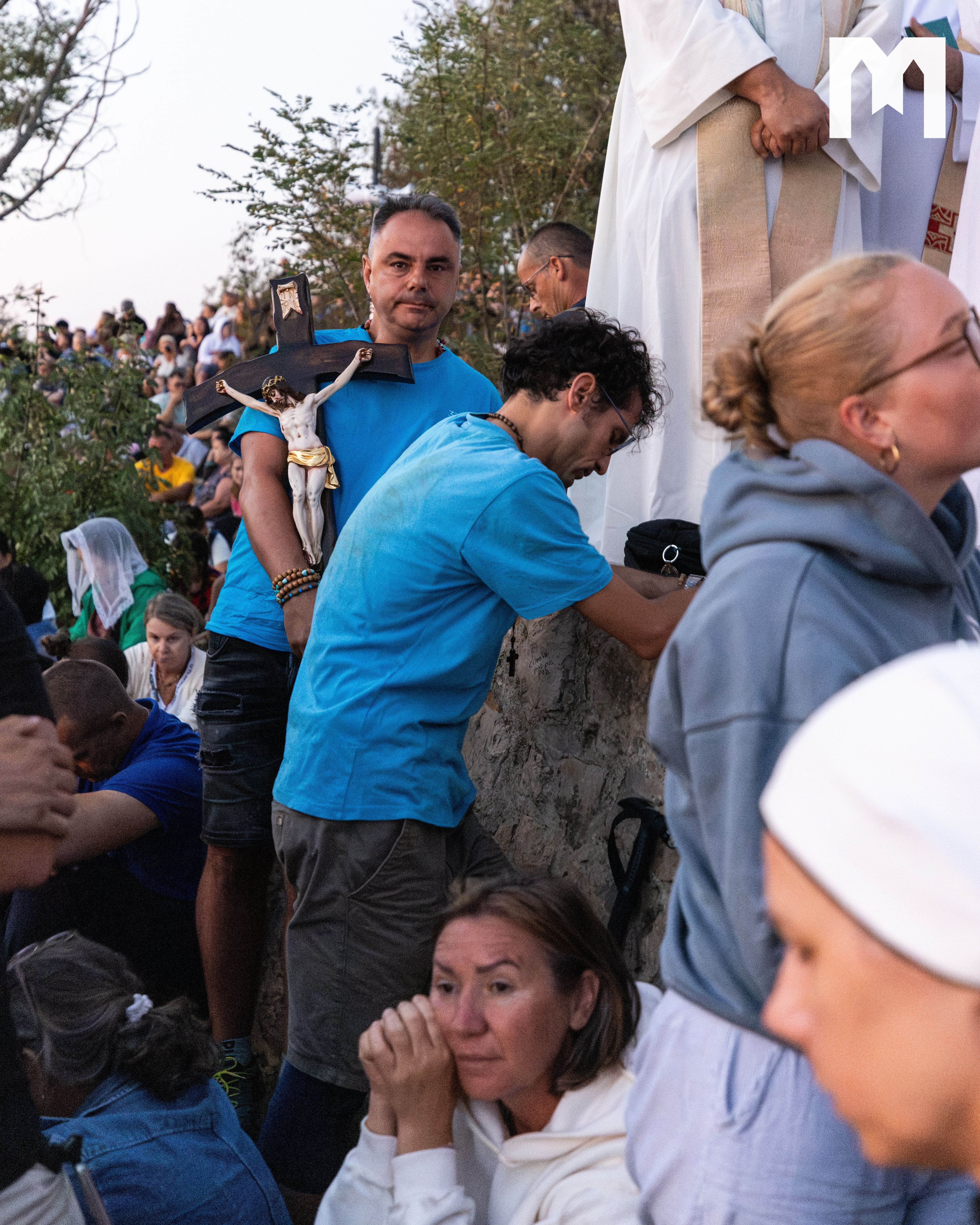 Pater Zvonimir Pavičić feiert zum Abschluss des 37. Jugendfestivals die Heilige Messe auf dem Kreuzberg: „Es ist immer schön, Gott nahe zu sein“