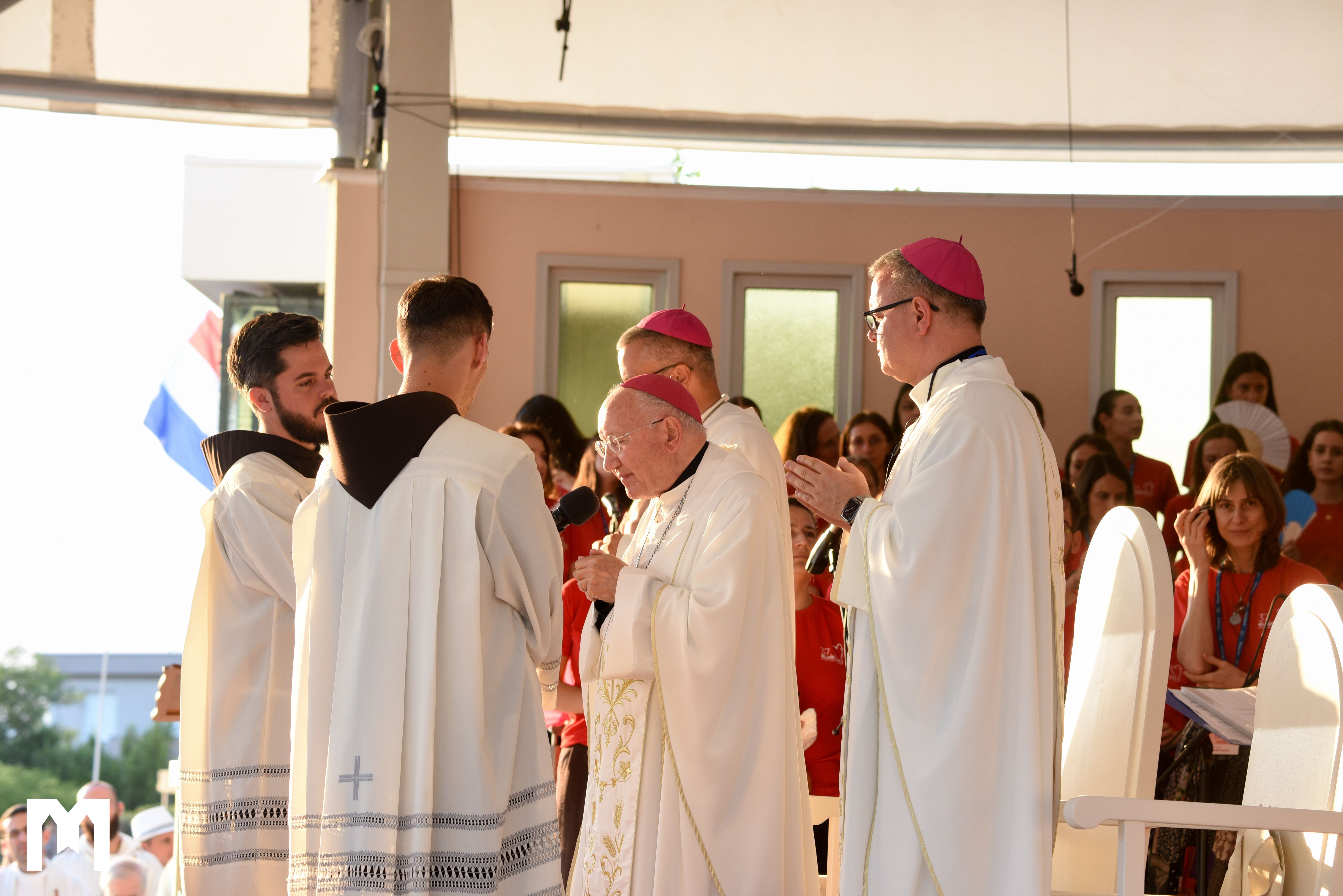 Quarto giorno del 37° Festival Internazionale dei Giovani Arcivescovo Aldo Cavalli: “Medjugorje è un giardino ricolmo di frutti di grazia, di pace, di fede…”