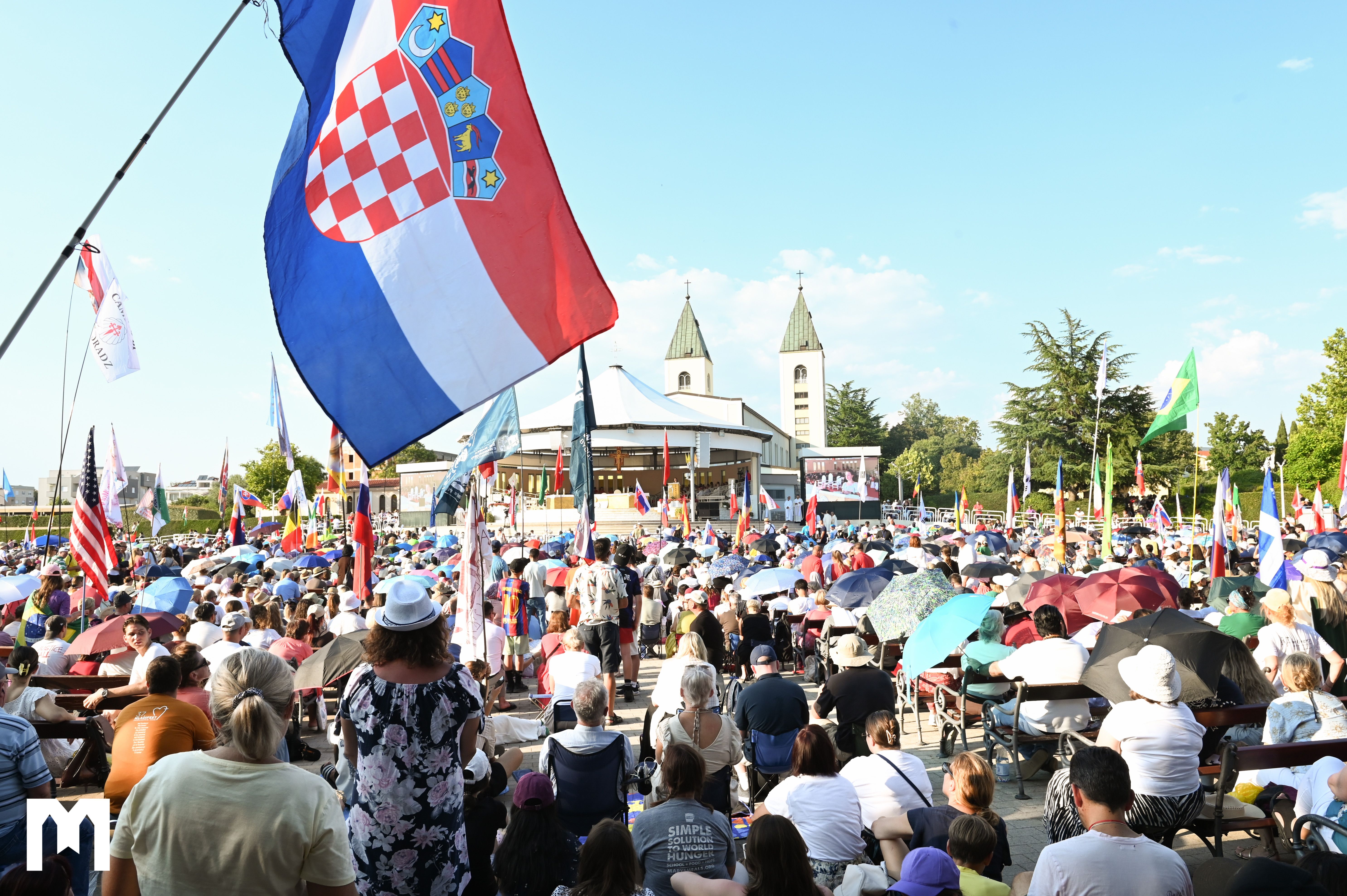 Počeo 37. Mladifest – Nuncij Chullikatt: Papa vas potiče da ne pristajete na prolaznu sreću