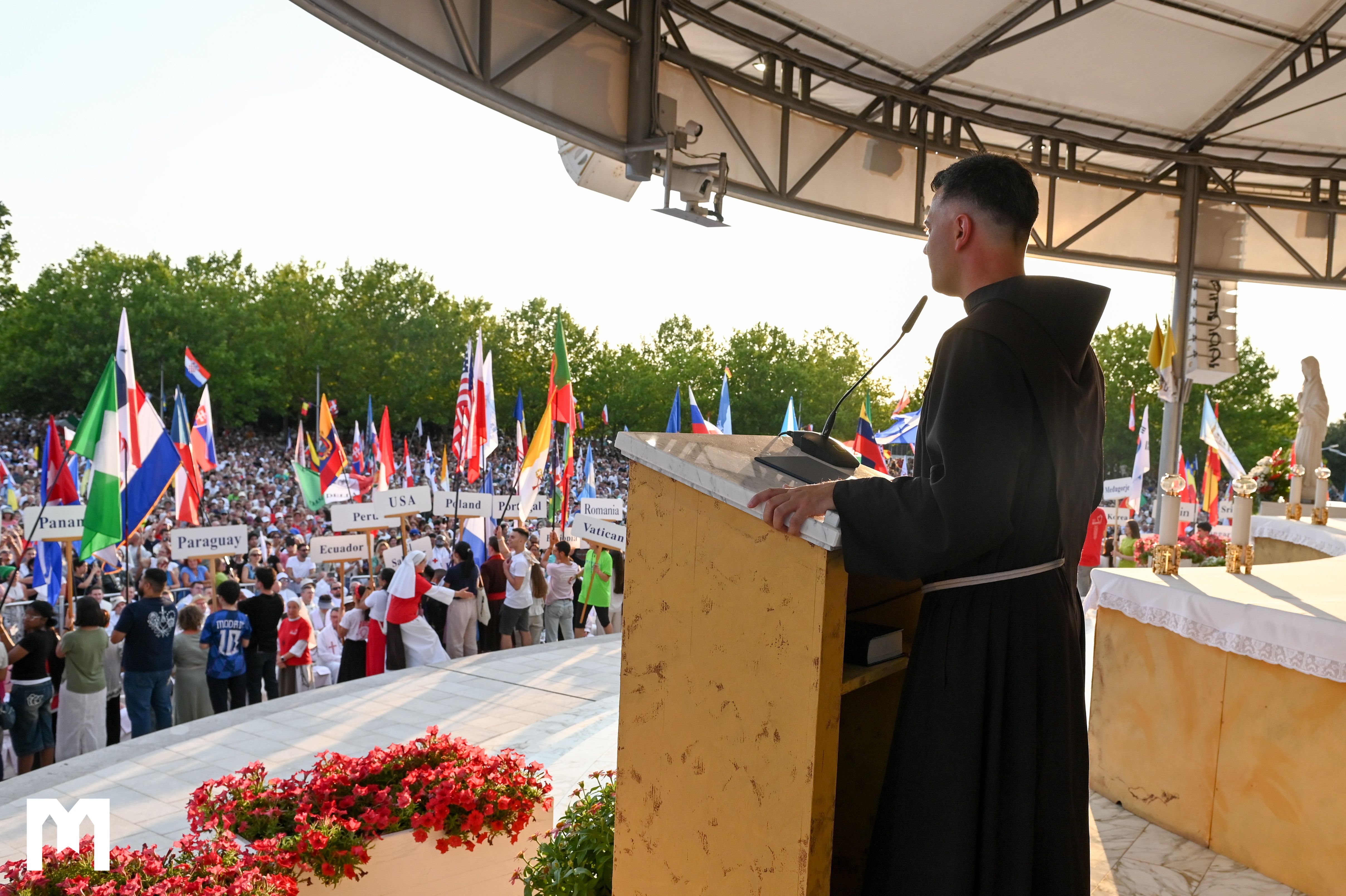 Počeo 37. Mladifest – Nuncij Chullikatt: Papa vas potiče da ne pristajete na prolaznu sreću