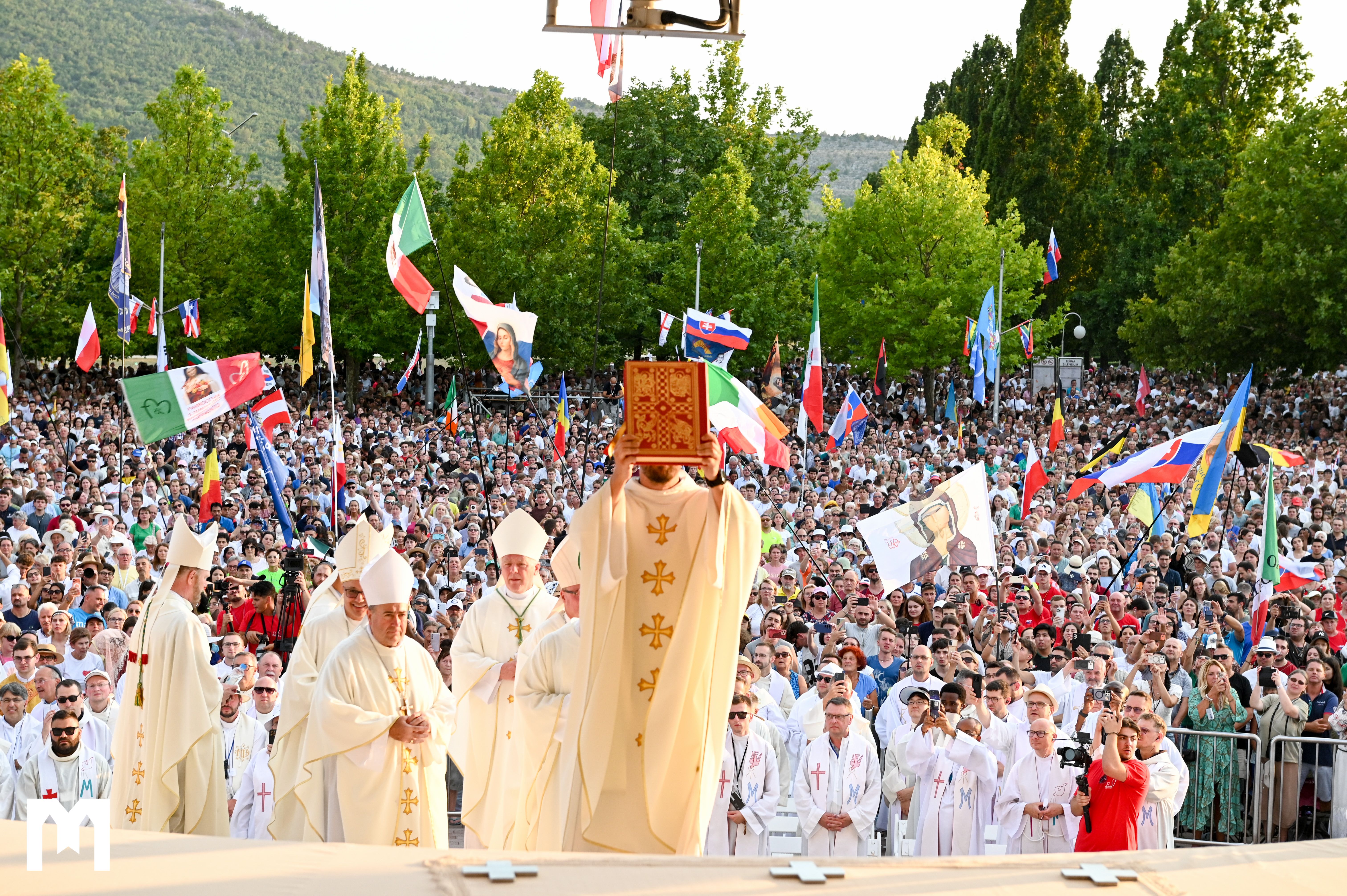 Počeo 37. Mladifest – Nuncij Chullikatt: Papa vas potiče da ne pristajete na prolaznu sreću