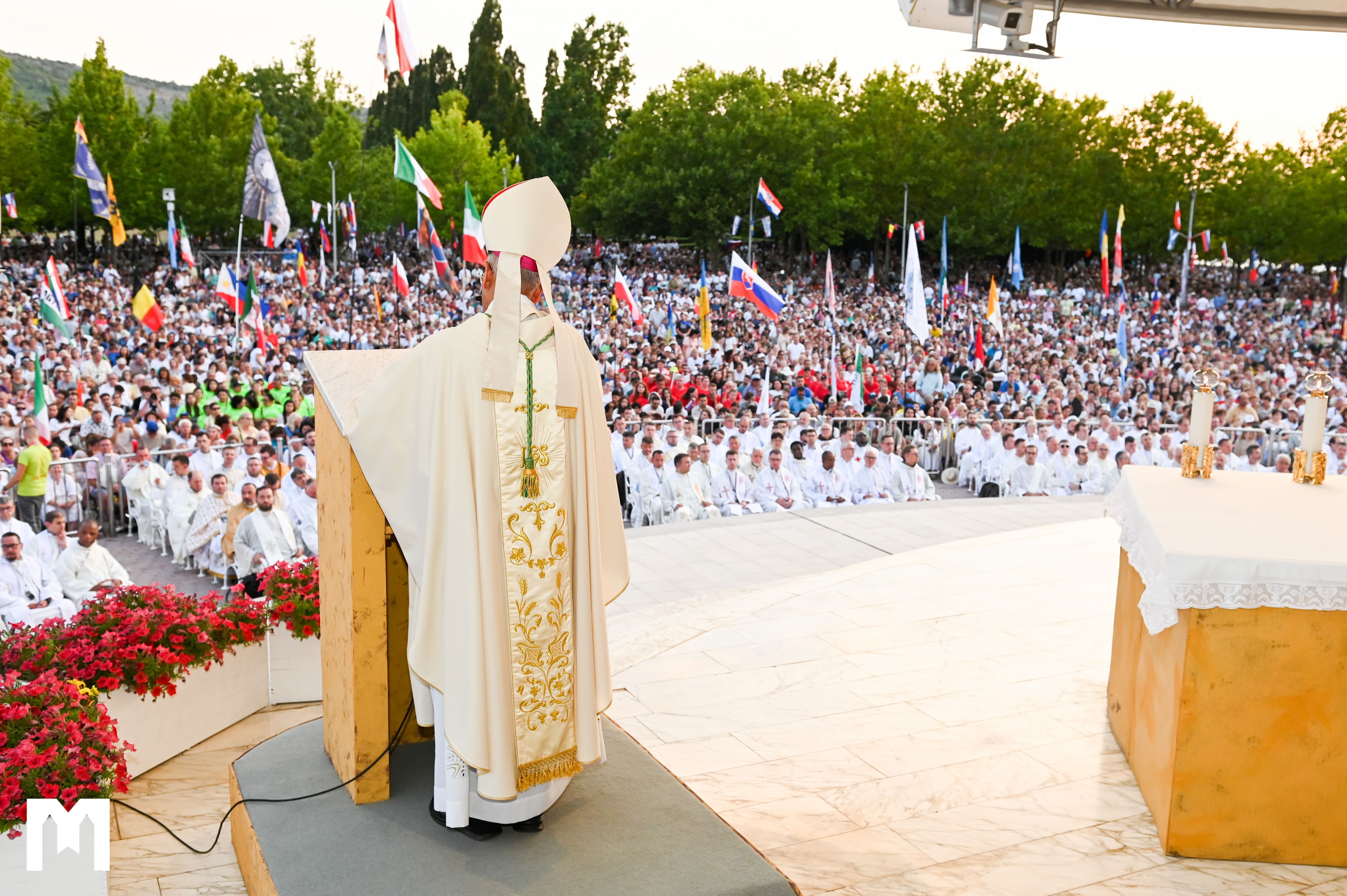 Počeo 37. Mladifest – Nuncij Chullikatt: Papa vas potiče da ne pristajete na prolaznu sreću