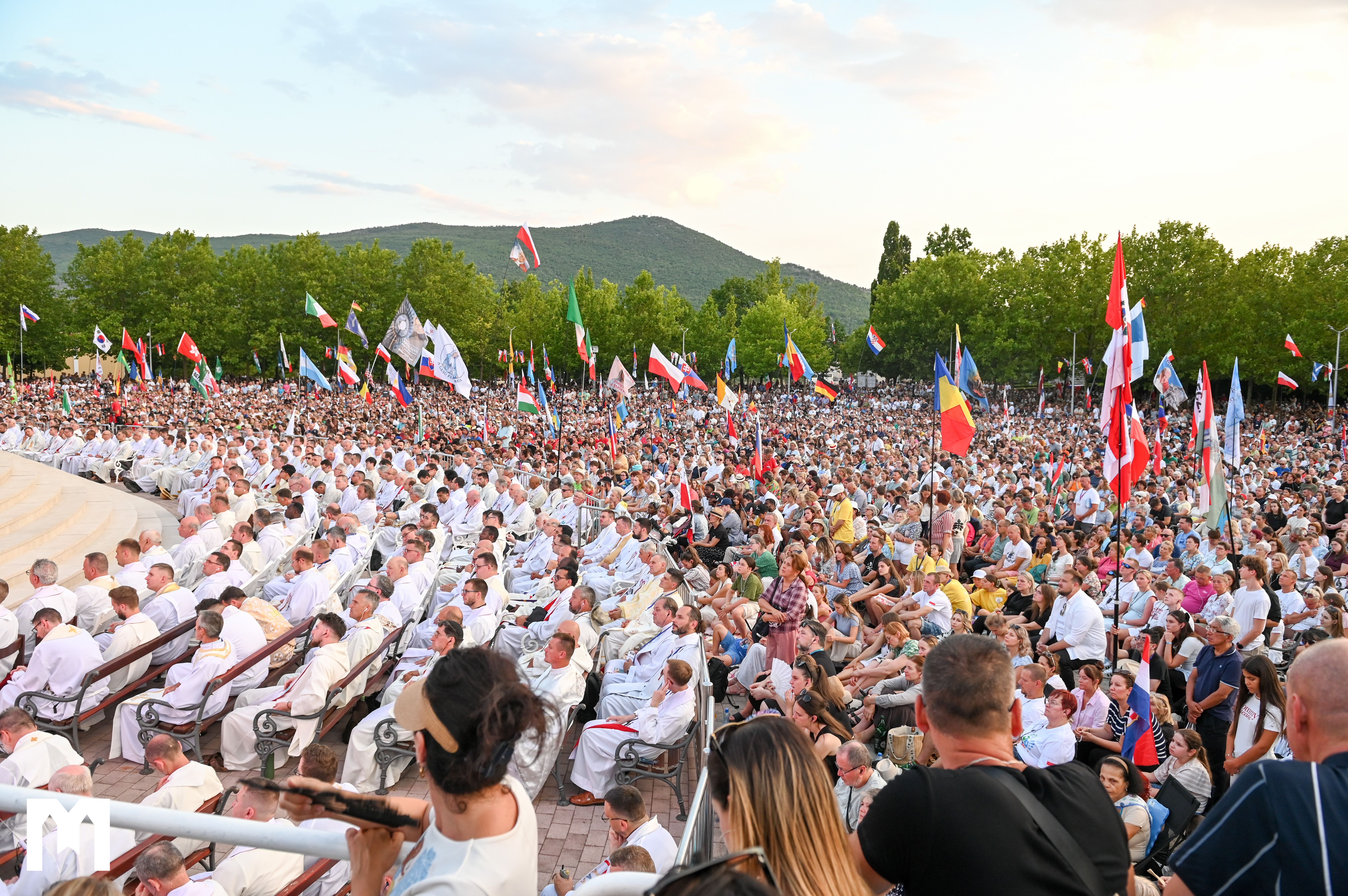 Počeo 37. Mladifest – Nuncij Chullikatt: Papa vas potiče da ne pristajete na prolaznu sreću