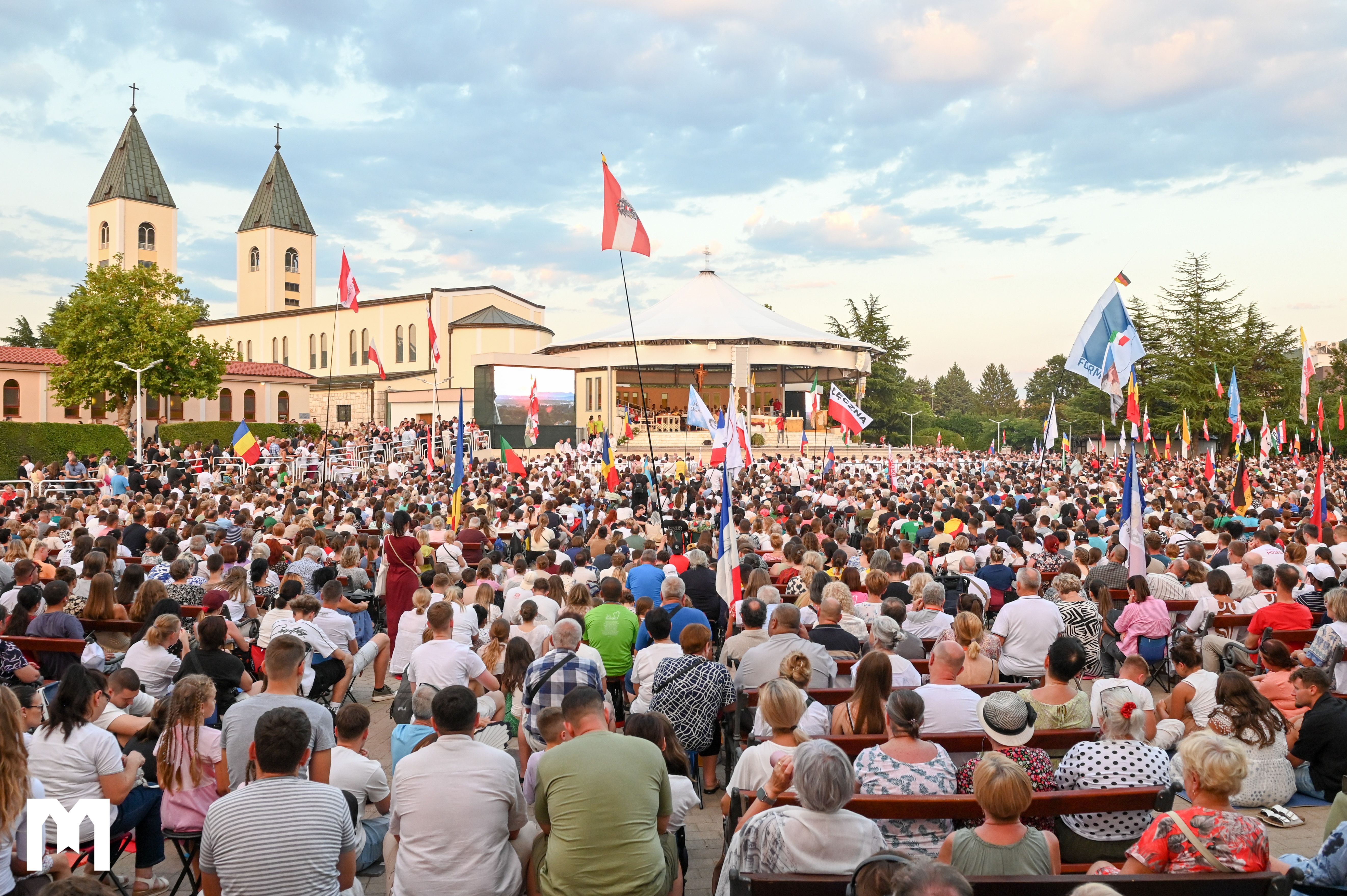 Počeo 37. Mladifest – Nuncij Chullikatt: Papa vas potiče da ne pristajete na prolaznu sreću