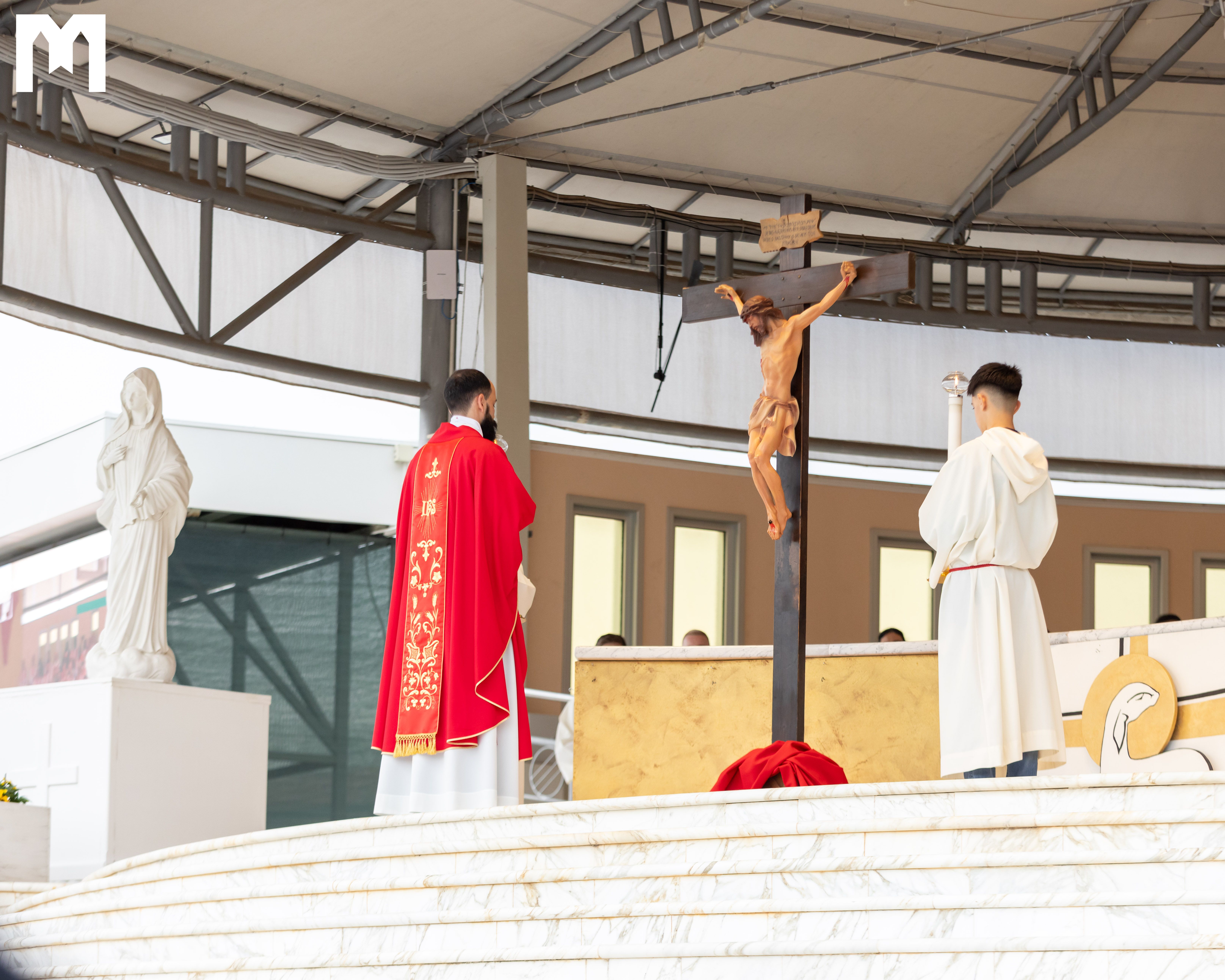 Venerdì Santo a Medjugorje – Dalla croce nasce una speranza che non svanisce mai