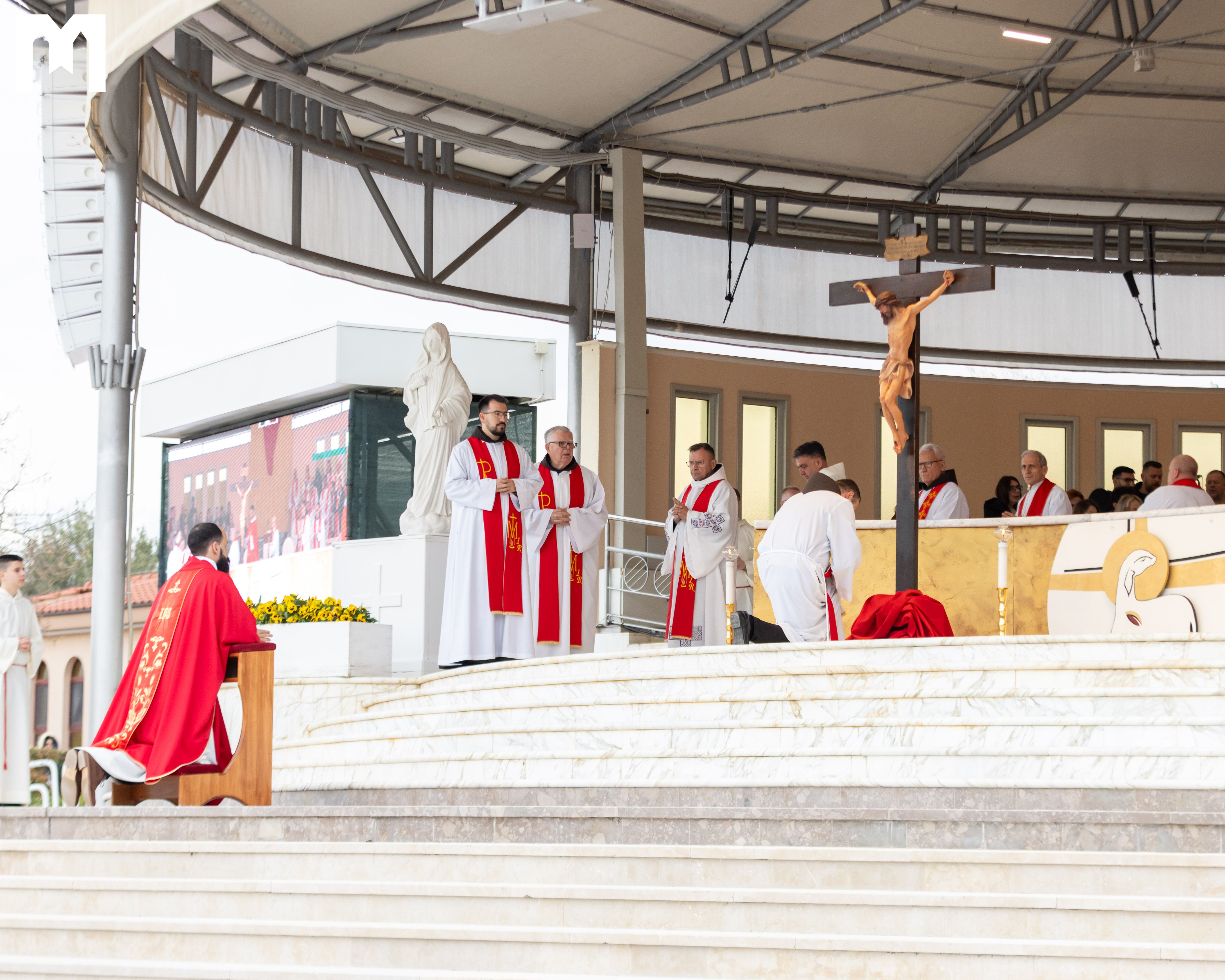 Venerdì Santo a Medjugorje – Dalla croce nasce una speranza che non svanisce mai