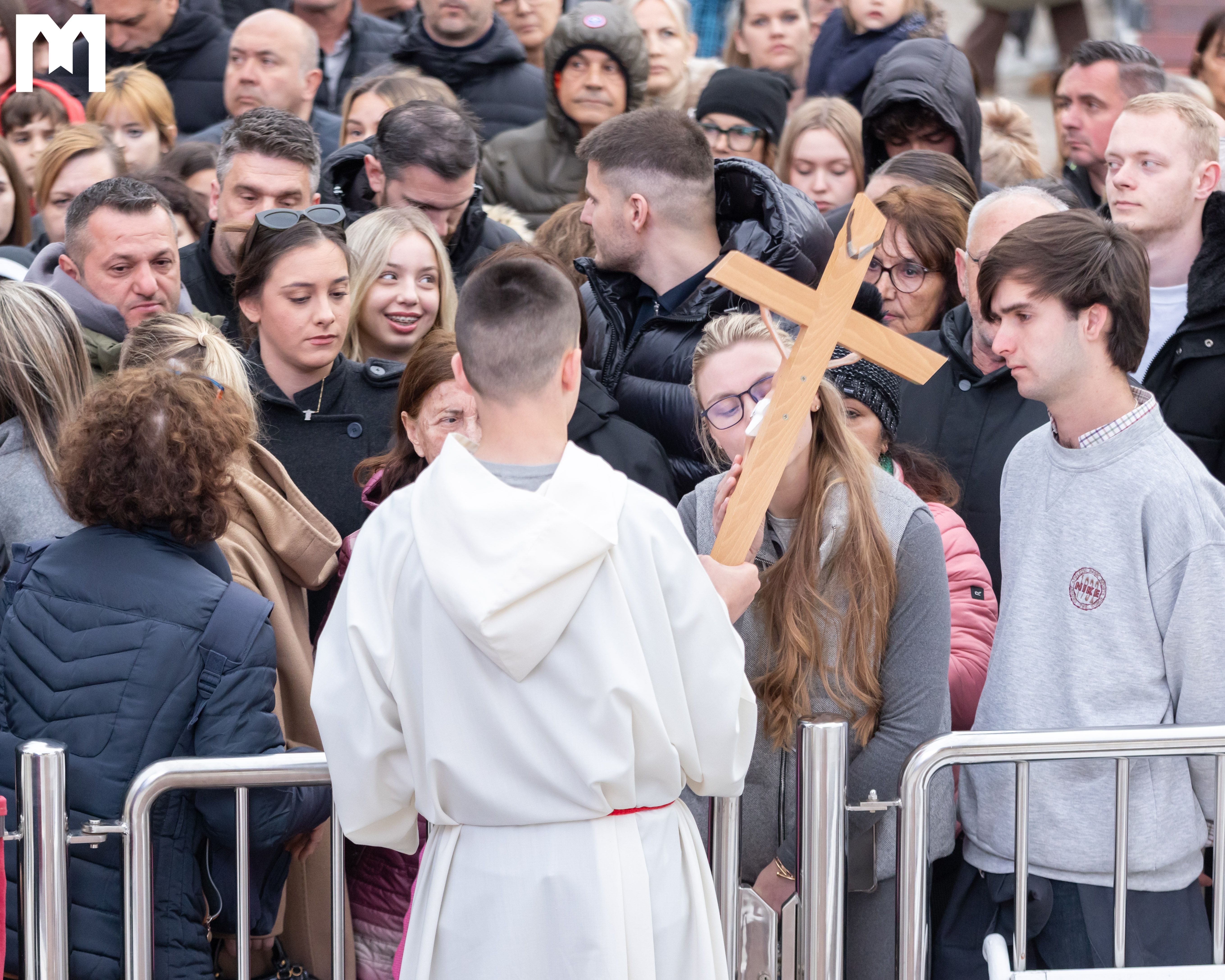 Venerdì Santo a Medjugorje – Dalla croce nasce una speranza che non svanisce mai
