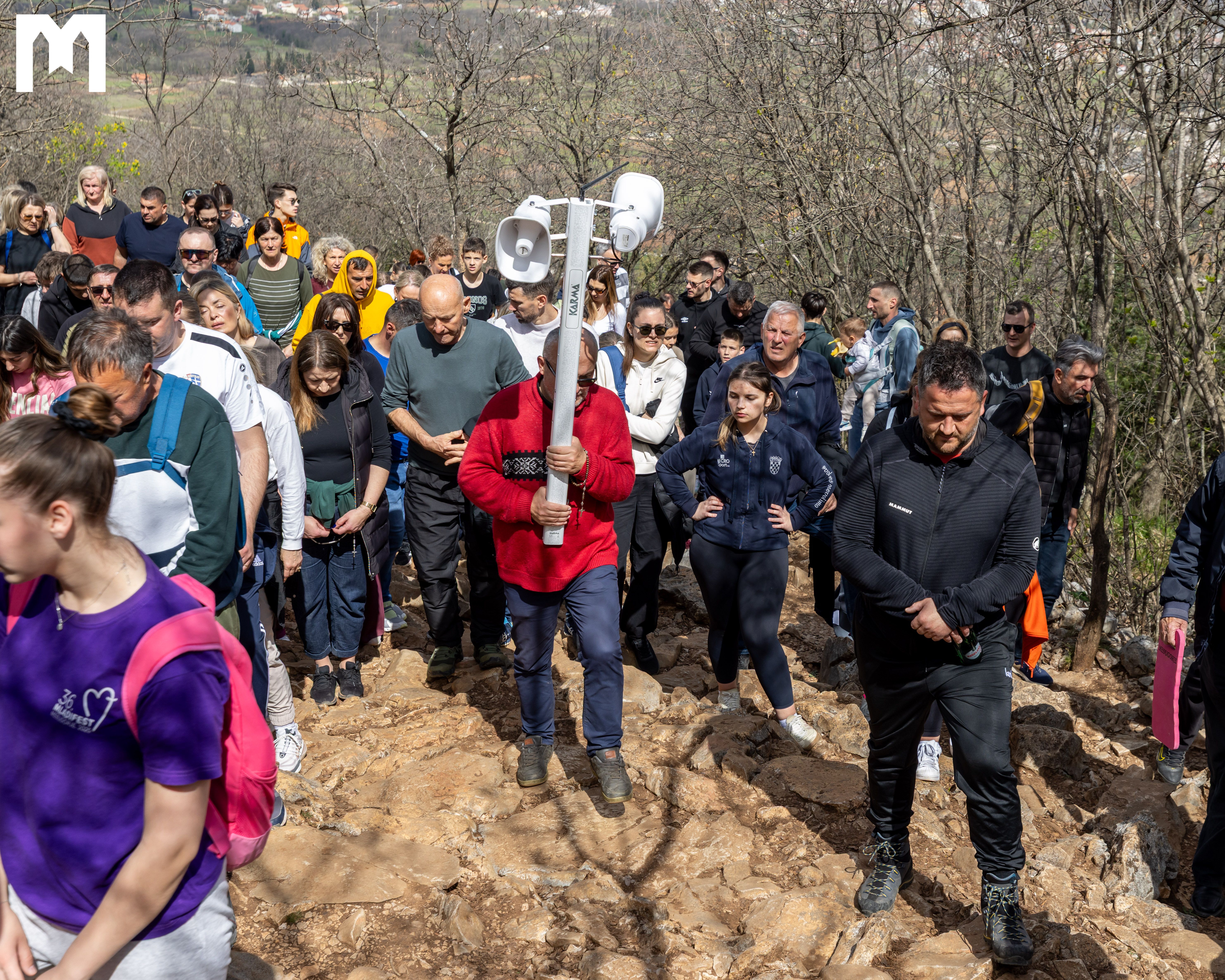 Venerdì Santo a Medjugorje – Dalla croce nasce una speranza che non svanisce mai