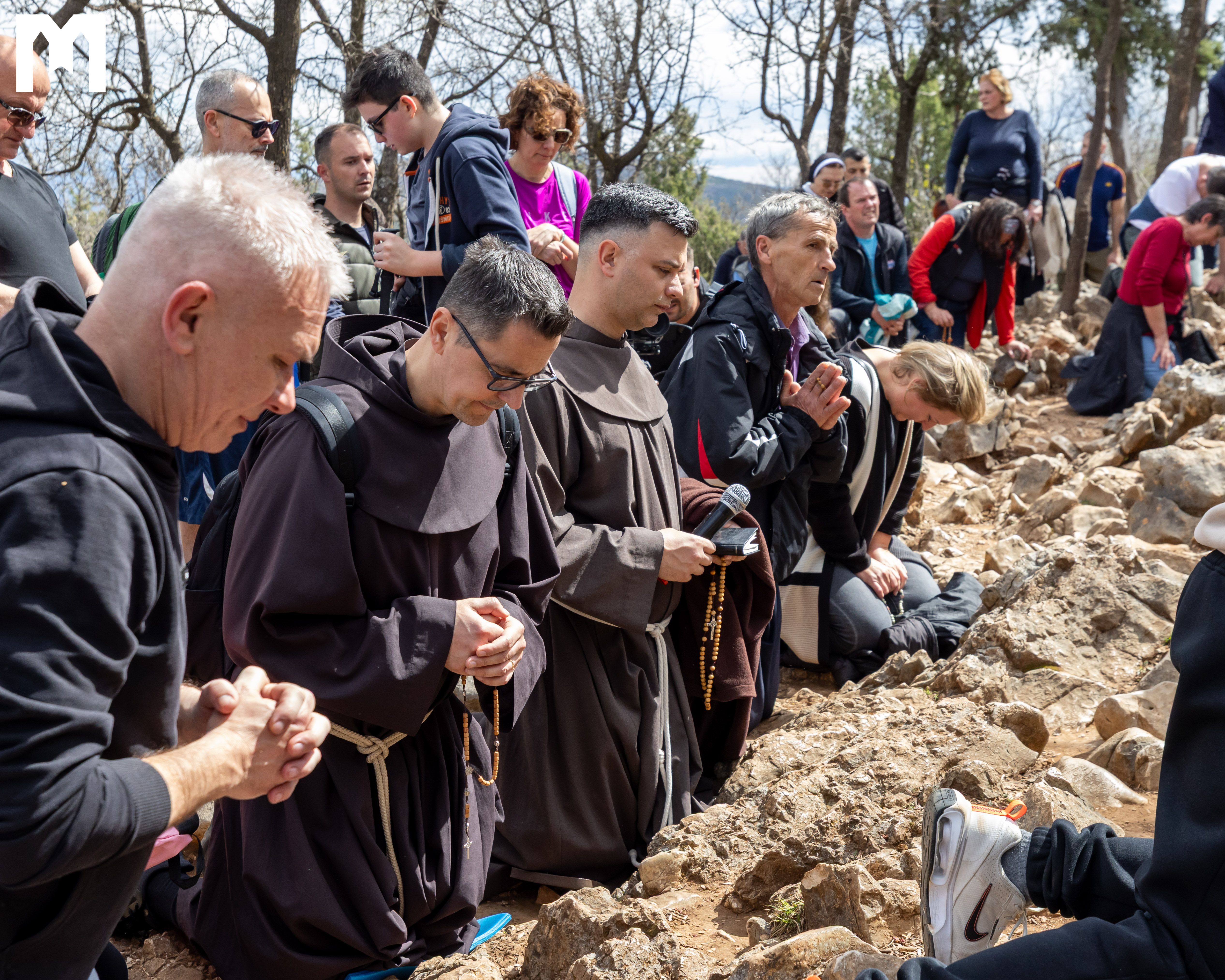 Venerdì Santo a Medjugorje – Dalla croce nasce una speranza che non svanisce mai