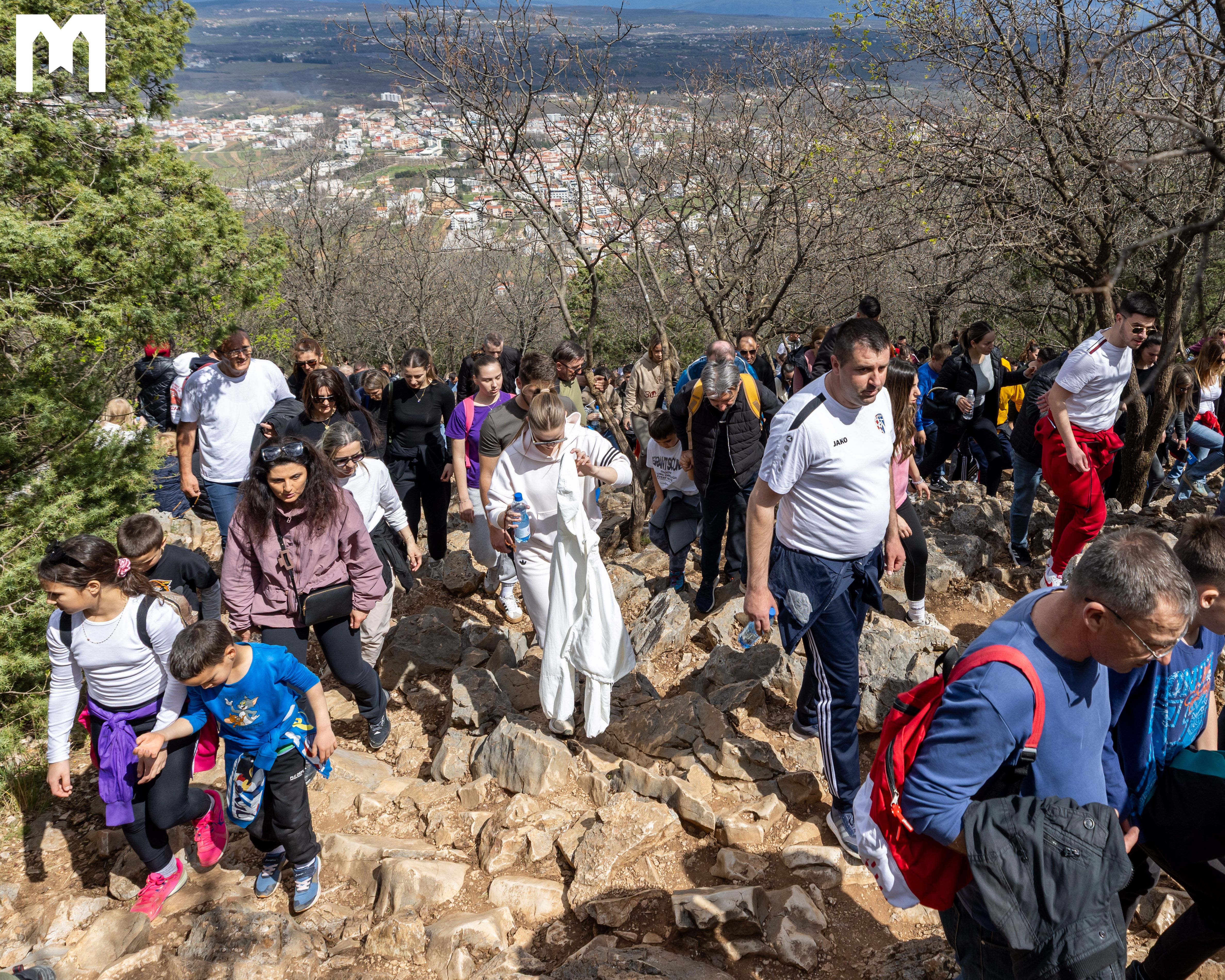 Venerdì Santo a Medjugorje – Dalla croce nasce una speranza che non svanisce mai