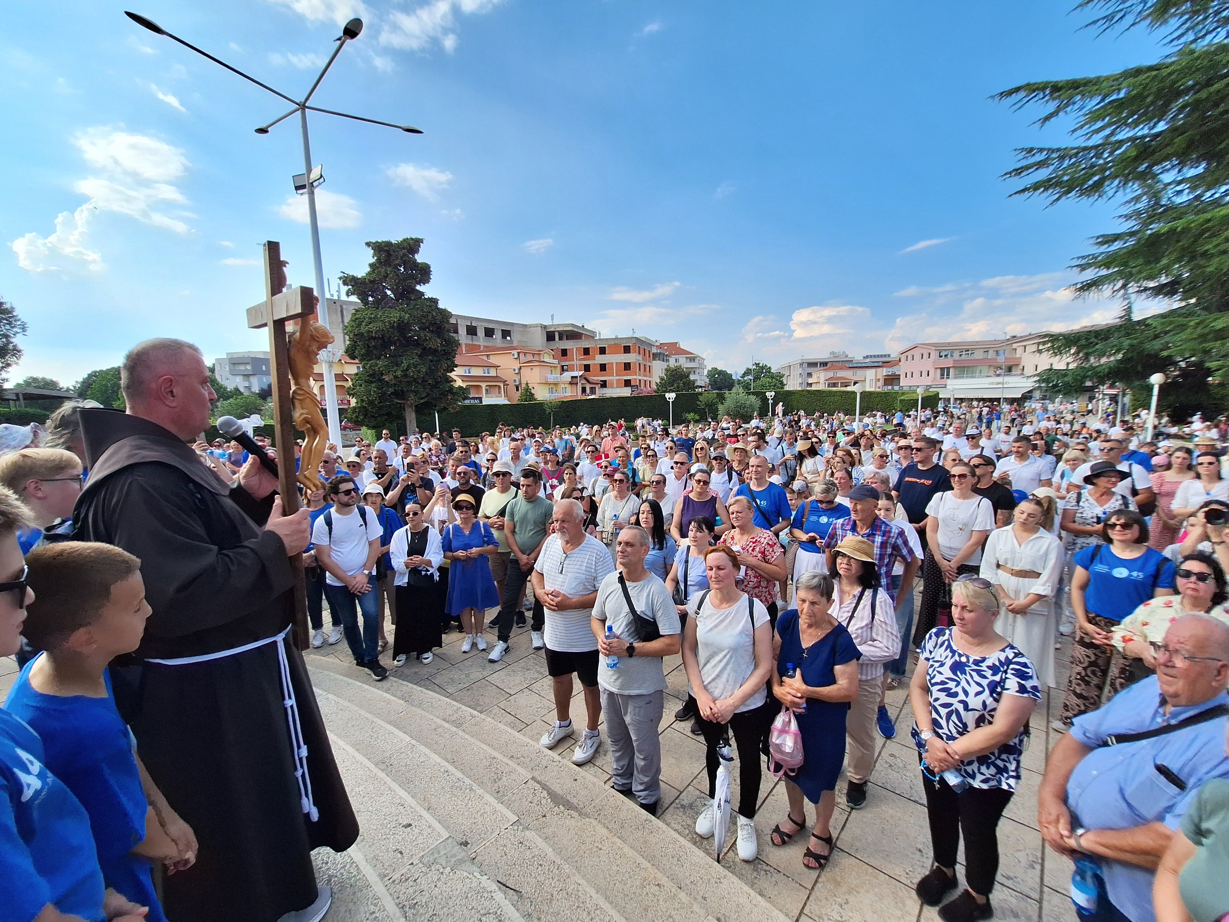 FOTO: Uočnica 45. obljetnice Gospinih ukazanja u Međugorju – Gospe, hvala Ti za svaku milost