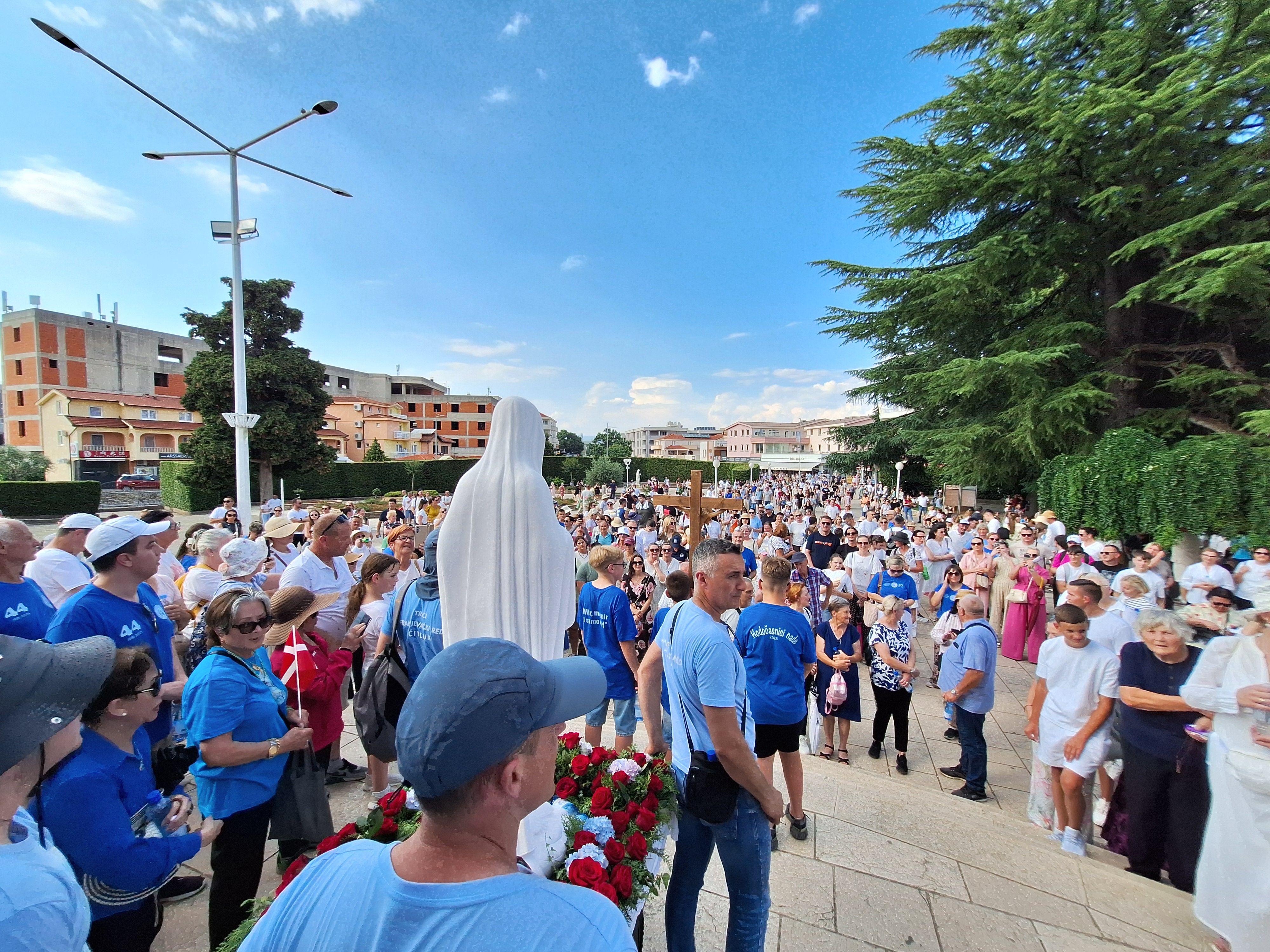 FOTO: Uočnica 45. obljetnice Gospinih ukazanja u Međugorju – Gospe, hvala Ti za svaku milost